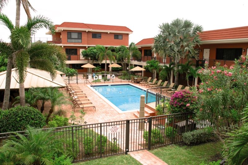 Away Inn Lauderdale-by-the-Sea Esterno foto